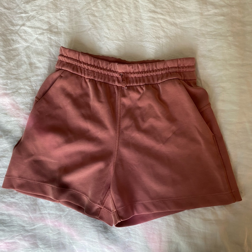 Lulu Lemon Softstreme High-Rise Short 4"